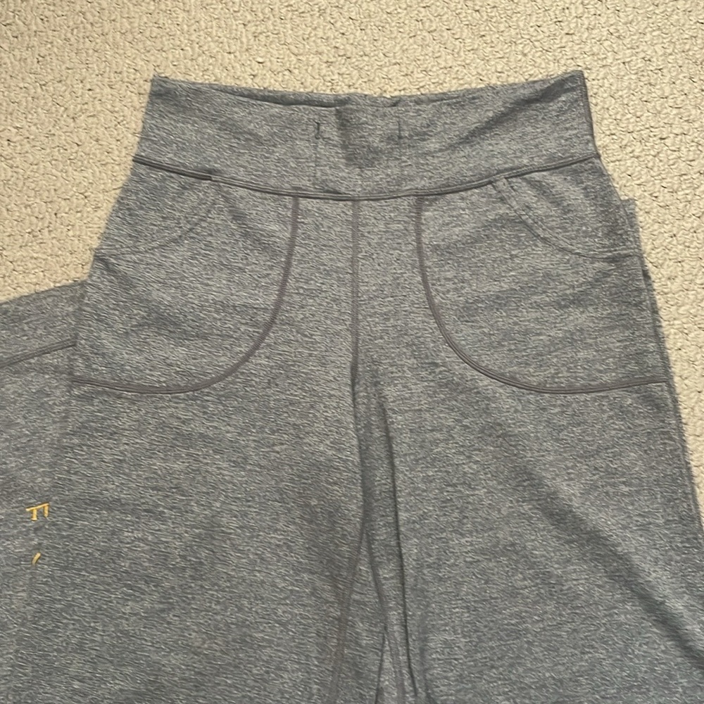 Lululemon still pant grey 4 embroidered